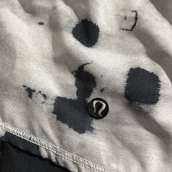 Lululemon Hot To Street Short - Picture 3 of 8